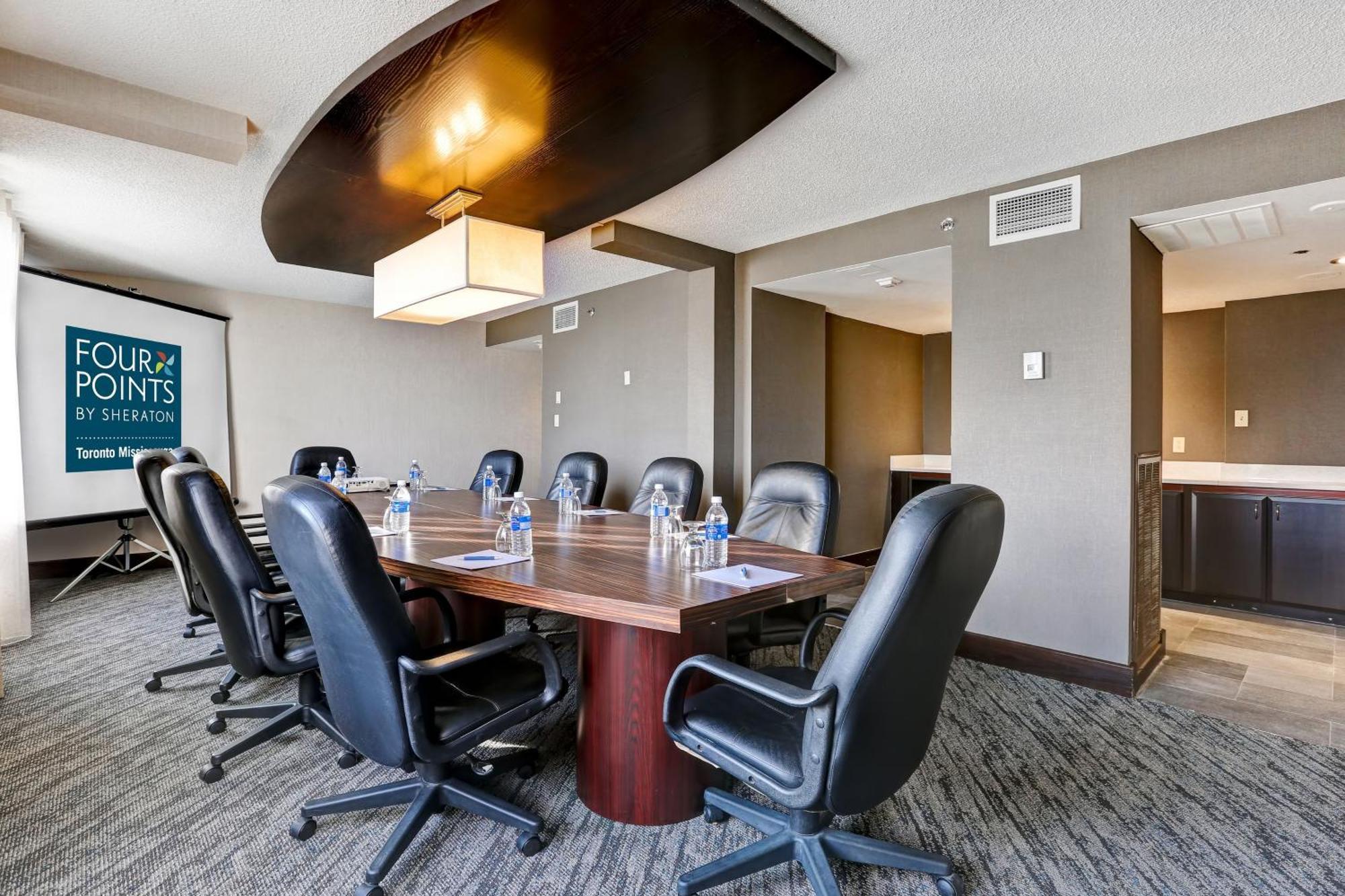 Four Points By Sheraton Toronto Місісаґа Екстер'єр фото