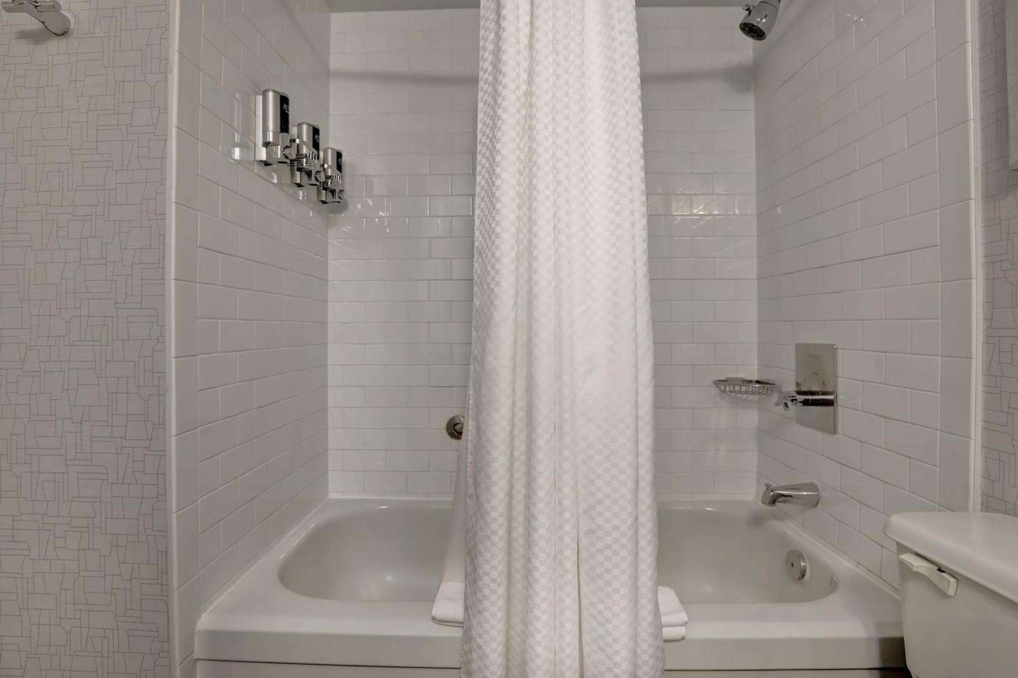 Four Points By Sheraton Toronto Місісаґа Екстер'єр фото