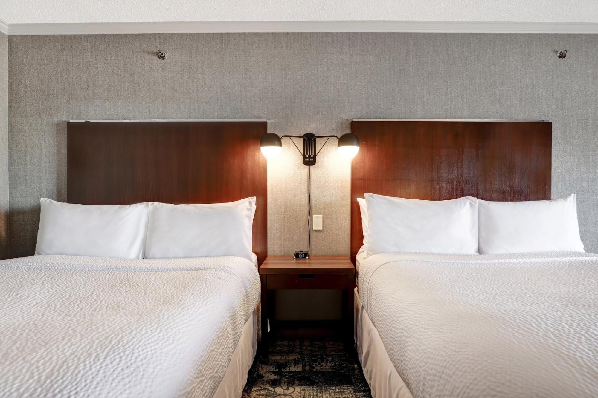 Four Points By Sheraton Toronto Місісаґа Екстер'єр фото